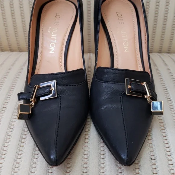 LOUIS VUITTON PUMPS WITH LV CUBE CHARM - Picture 4 of 11